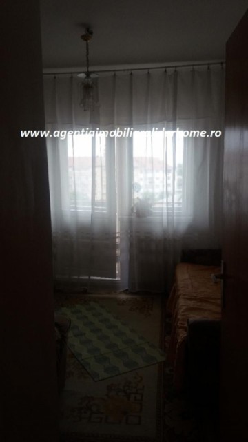 apartament-4-camere-decomandat-zona-bazar-1